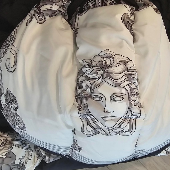 💋Versace Authentic Puffer Jacket *NEW - Picture 9 of 10